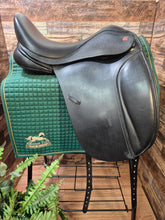 18" Kent & Masters Dressage Saddle